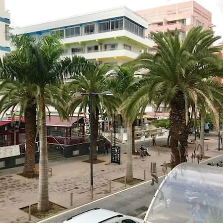 Avenida Familia De Betancourt Y Molina Puerto de la Cruz (Tenerife)